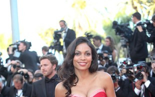 Rosario Dawson ma oko na Colina Farrella
