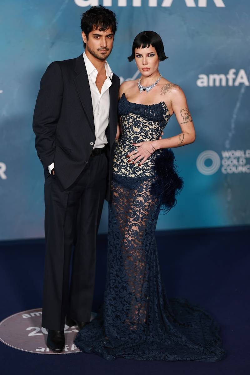 Gala amfAR przyciągnęła tłumy gwiazd. Halsey z ukochanym, Kevin Spacey, Paris Jackson…