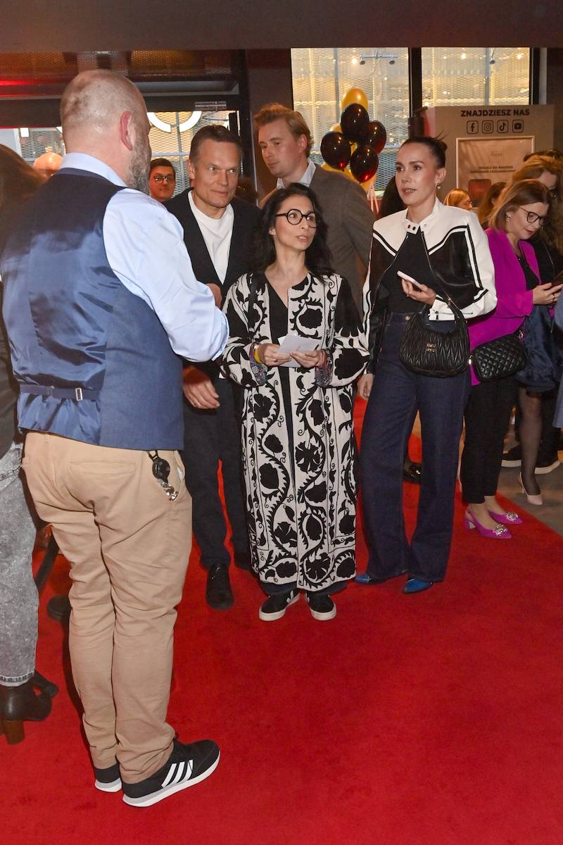 Premiera spektaklu Krzysztofa Czeczota. Karolina Gorczyca, Olga Bołądź z mężem, Magda Kumorek…