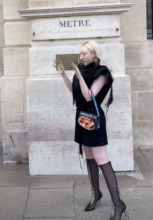 Luna w idealnym nastroju relacjonuje Paris Fashion Week! Zaszalała ze stylizacjami? (FOTO)