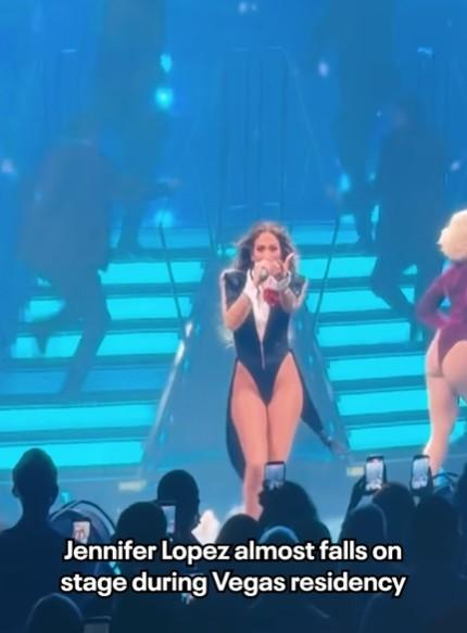 Jennifer Lopez upada na koncercie, fot. YouTube