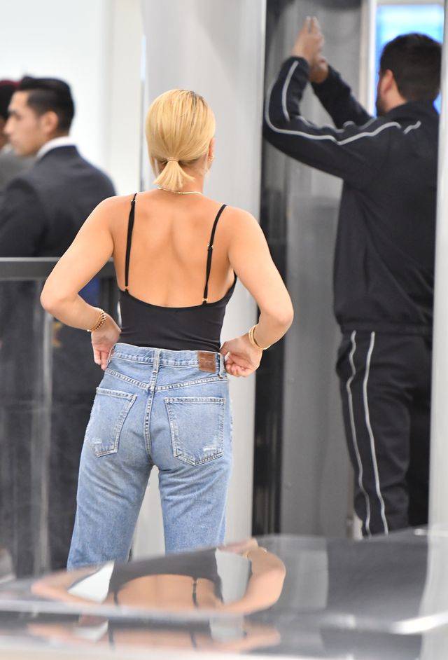 Scott Disick z Sofią Richie za rączkę na lotnisku (ZDJĘCIA)