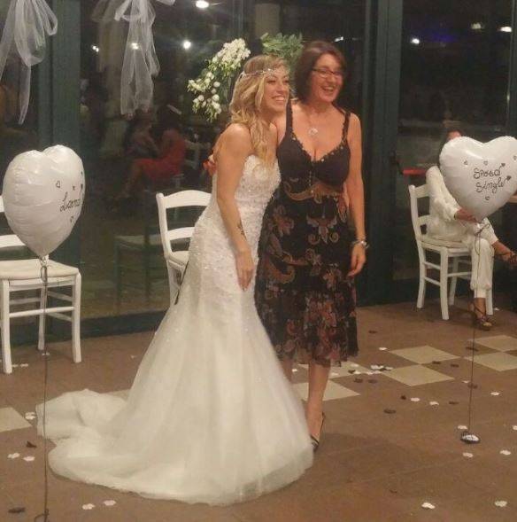 Marzyła o bajkowym ślubie, więc… wzięła go sama ze sobą!