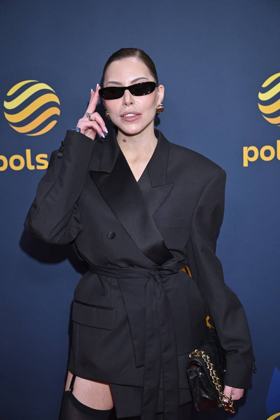 Julia von Stein bryluje na ramówce Polsatu z papierosem! Pokazała się pierwszy raz po liftingu twarzy (FOTO)