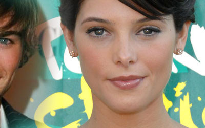 Z kim całuje się Ashley Greene?