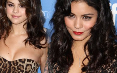 Seksowny dekolt Gomez i koronkowy kombinezon Hudgens