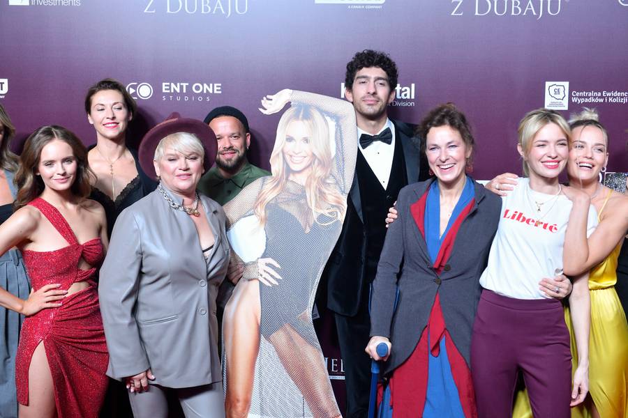 Premiera filmu: " Dziewczyny z Dubaju". Dody nie było, ale nie zapomniały o niej...