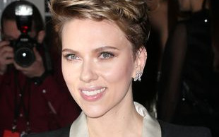 Na tej imprezie Scarlett Johansson zjawiła się bez obrączki i bez stanika