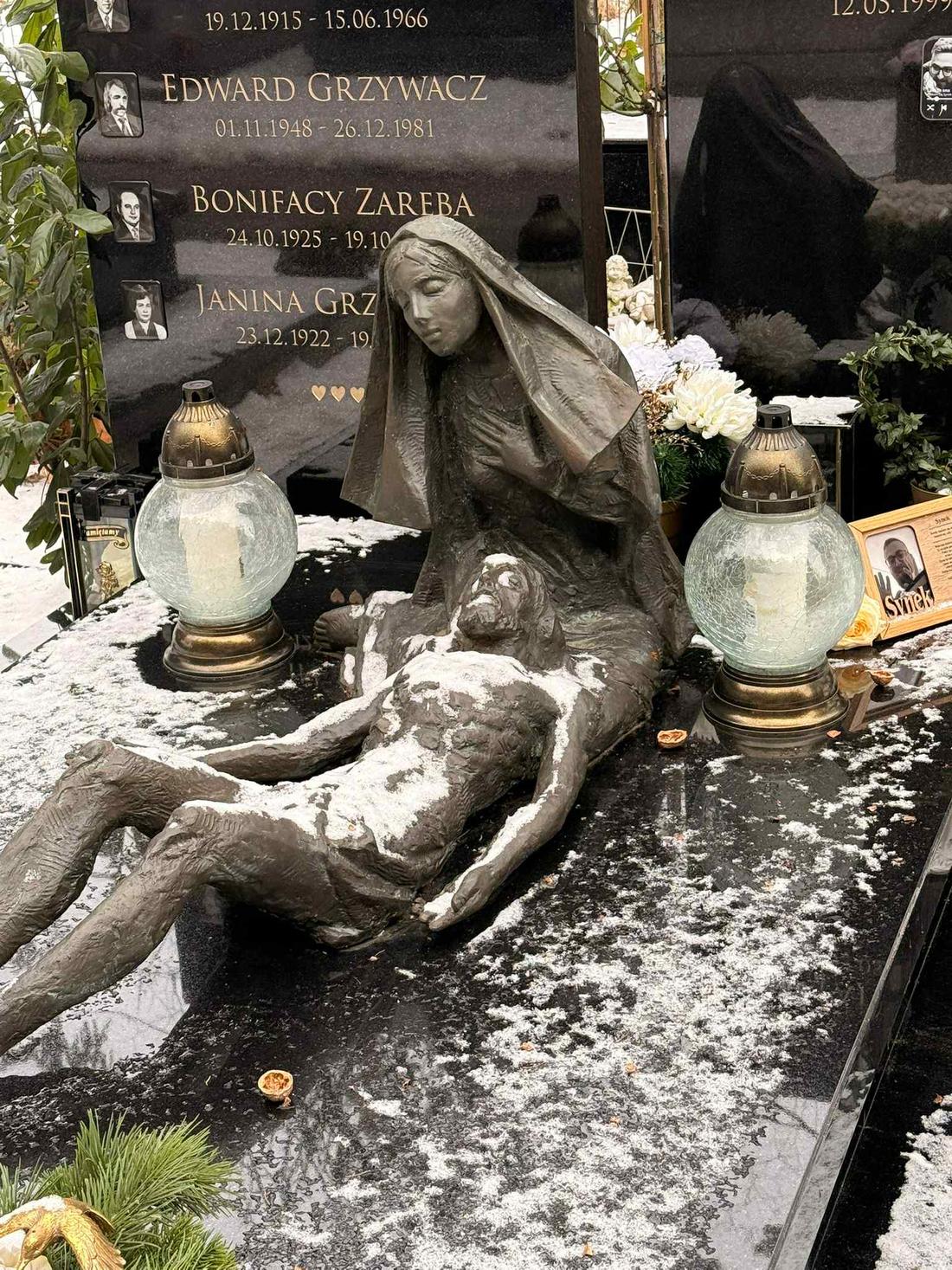 Grób Patryka Peretti, fot. Kozaczek Exclusive