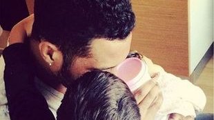 Naturalna Doutzen Kroes z mężem na zakupach (FOTO)