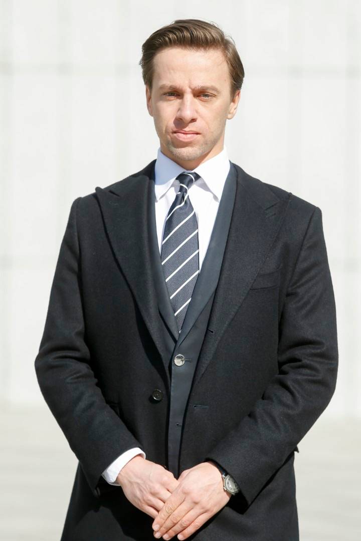 Sprzedawca chleba, brydżysta, instruktor żeglarstwa… Oto PIERWSZE prace polskich polityków!