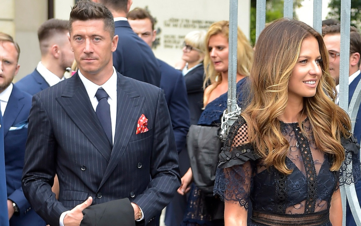 Żona Lewandowskiego rozkręca biznesy, a Robert traci na wartości