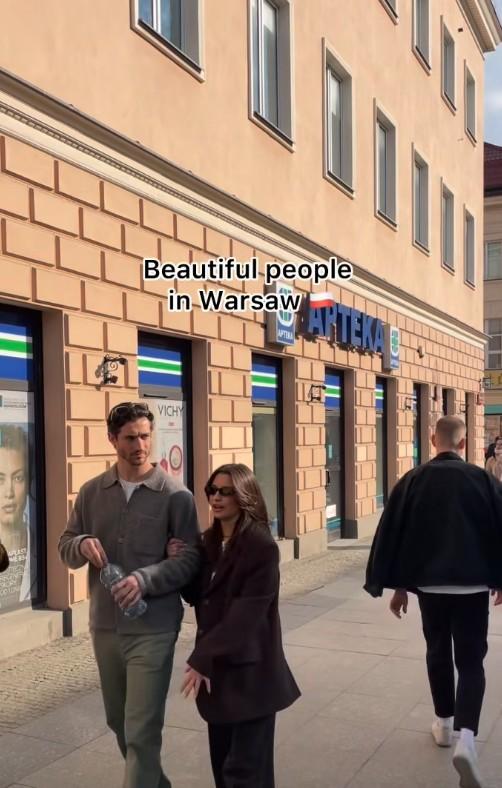 Julia Wieniawa przyłapana na spacerze z piłkarzem, fot. Facebook