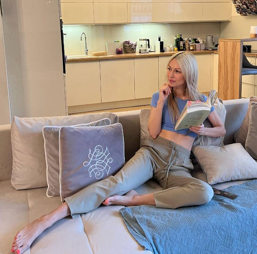 Magdalena Ogórek przyłapana przez paparazzi. Co dziś robi niedoszła pani prezydent i była gwiazda TVPiS? (FOTO)