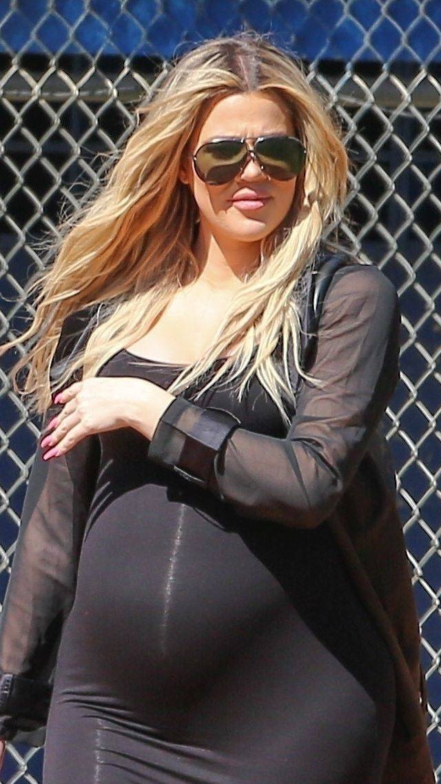 Khloe Kardashian niedługo RODZI! W tej sukience TO WIDAĆ