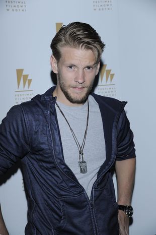 sebastian-fabijanski-g-R1