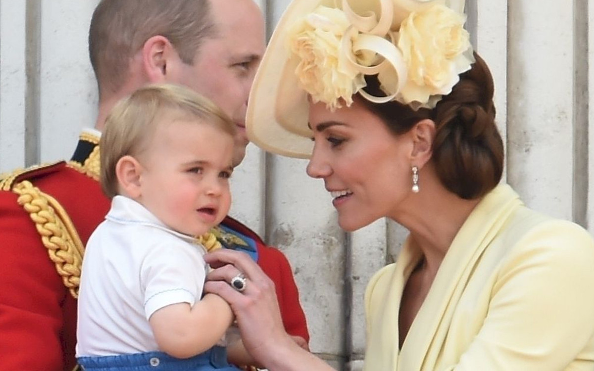 Księżna Kate szybko ZAREAGOWAŁA, gdy książę Louis zaczął robić to na balkonie