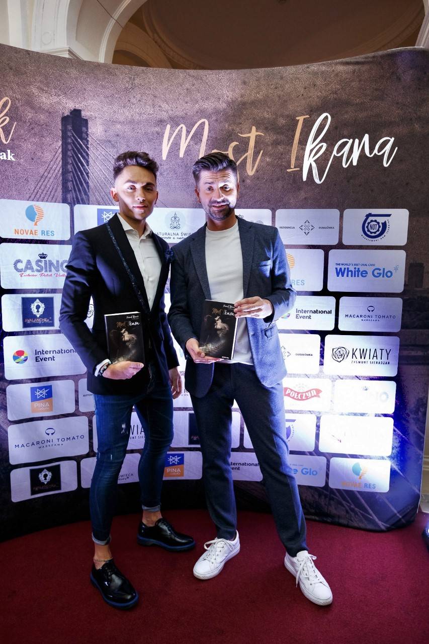 Gwiazdy na promocji książki “Most Ikara” Pawła Nowaka. Pojawił się Krzysztof Śmiszek (ZDJĘCIA)