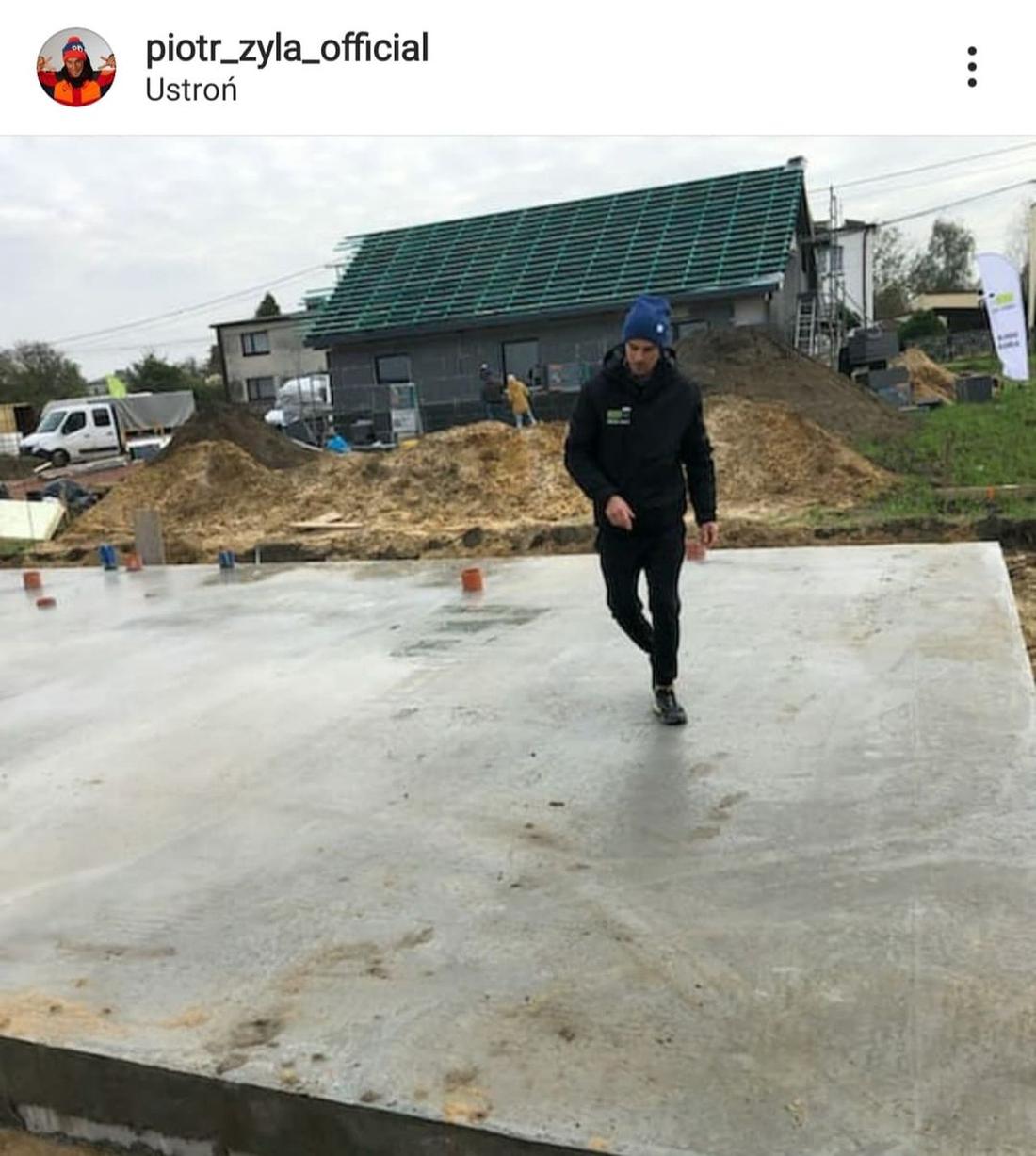 Piotr Żyła na placu budowy