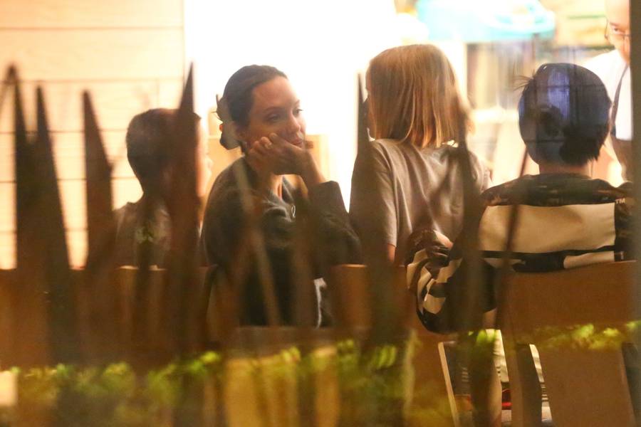 Angelina nie potrafiła ukryć przygnębienia. To nie był idealny obiad rodzinny