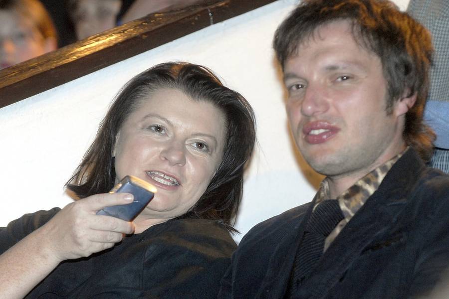 Była “żelazną damą” rynku muzycznego. Zniknęła w atmosferze skandalu. Co teraz robi Katarzyna Kanclerz?