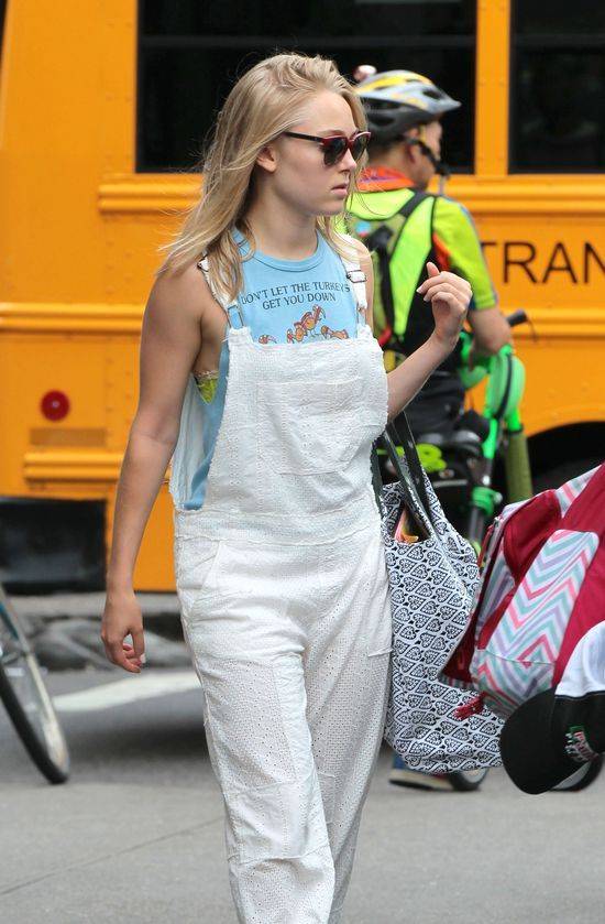 AnnaSophia Robb na planie Pamiętników Carrie
