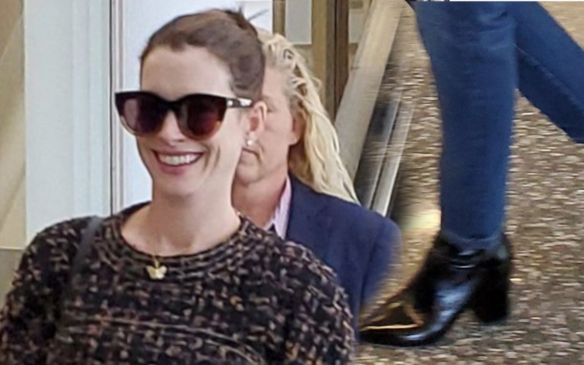 Anne Hathaway jest w ciąży! Przyłapana na lotnisku LAX (ZDJĘCIA)
