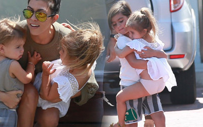 W rodzinie Kourtney Kardashian jest dużo rąk do pomocy (FOTO)