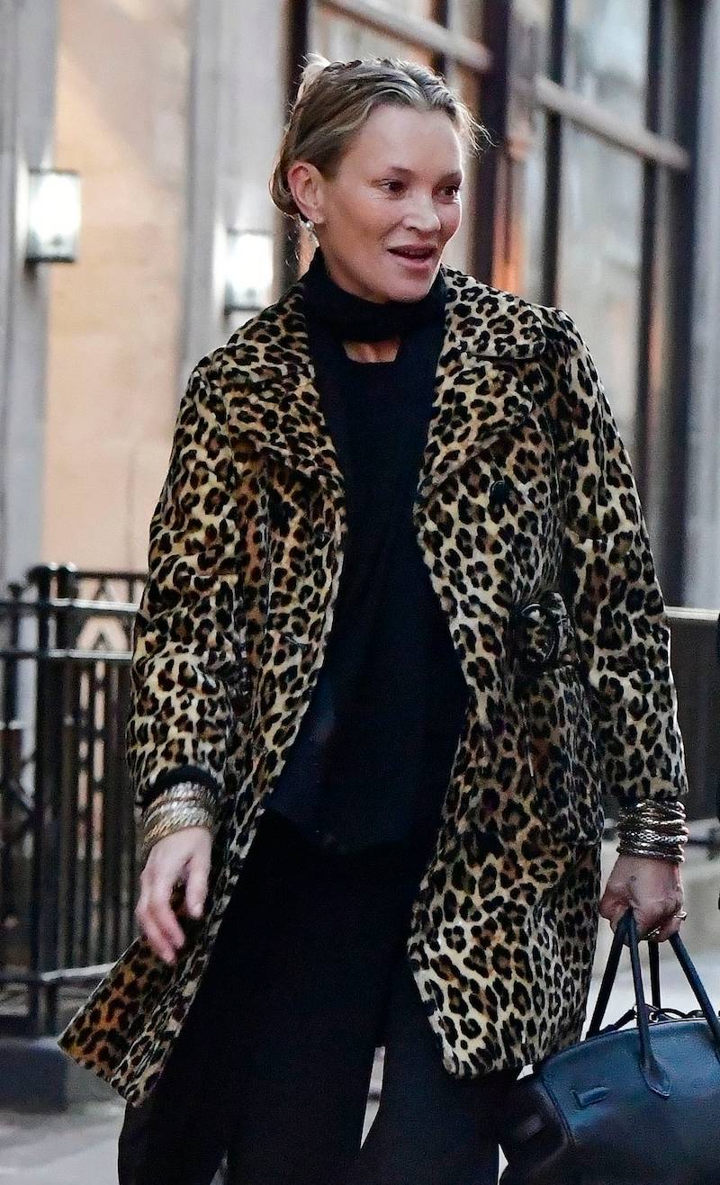 Kate Moss ostatnio skończyła 51 lat! Tak wygląda na żywo zaraz po wyjściu od fryzjera (FOTO)