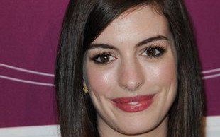 Anne Hathaway nie chce być katoliczką