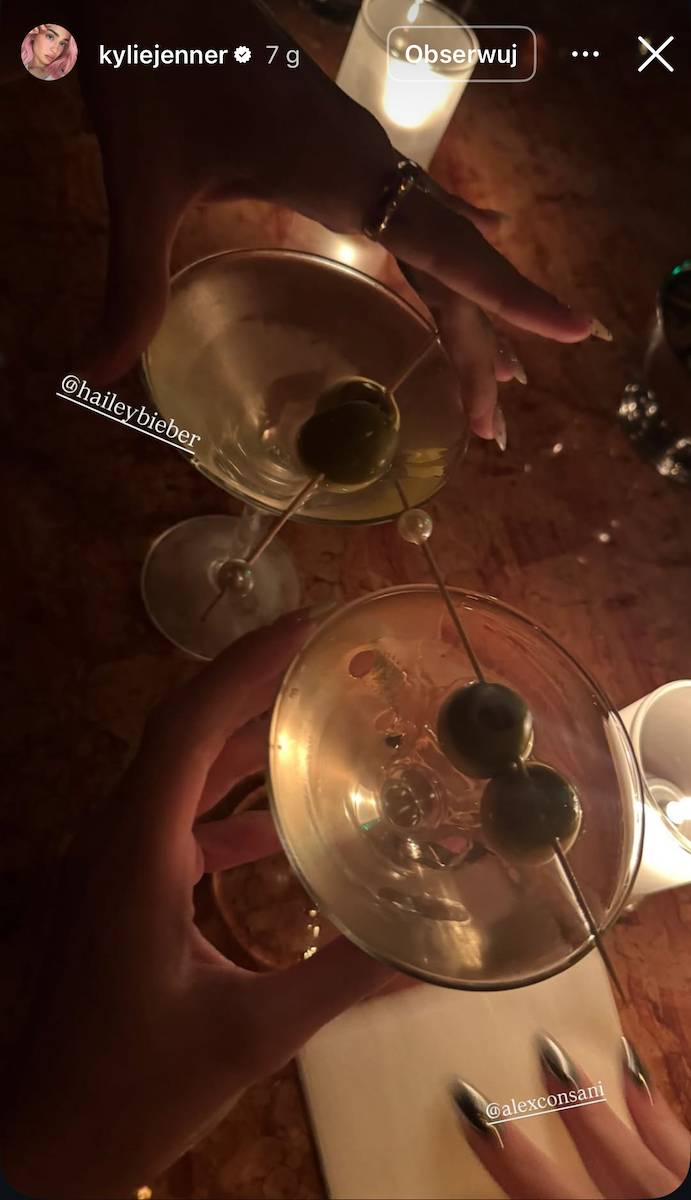 Kylie Jenner, Hailey Bieber i Bella Hadid na babskim wieczorze. Ich stylizacje to hit końcówki lata (FOTO)