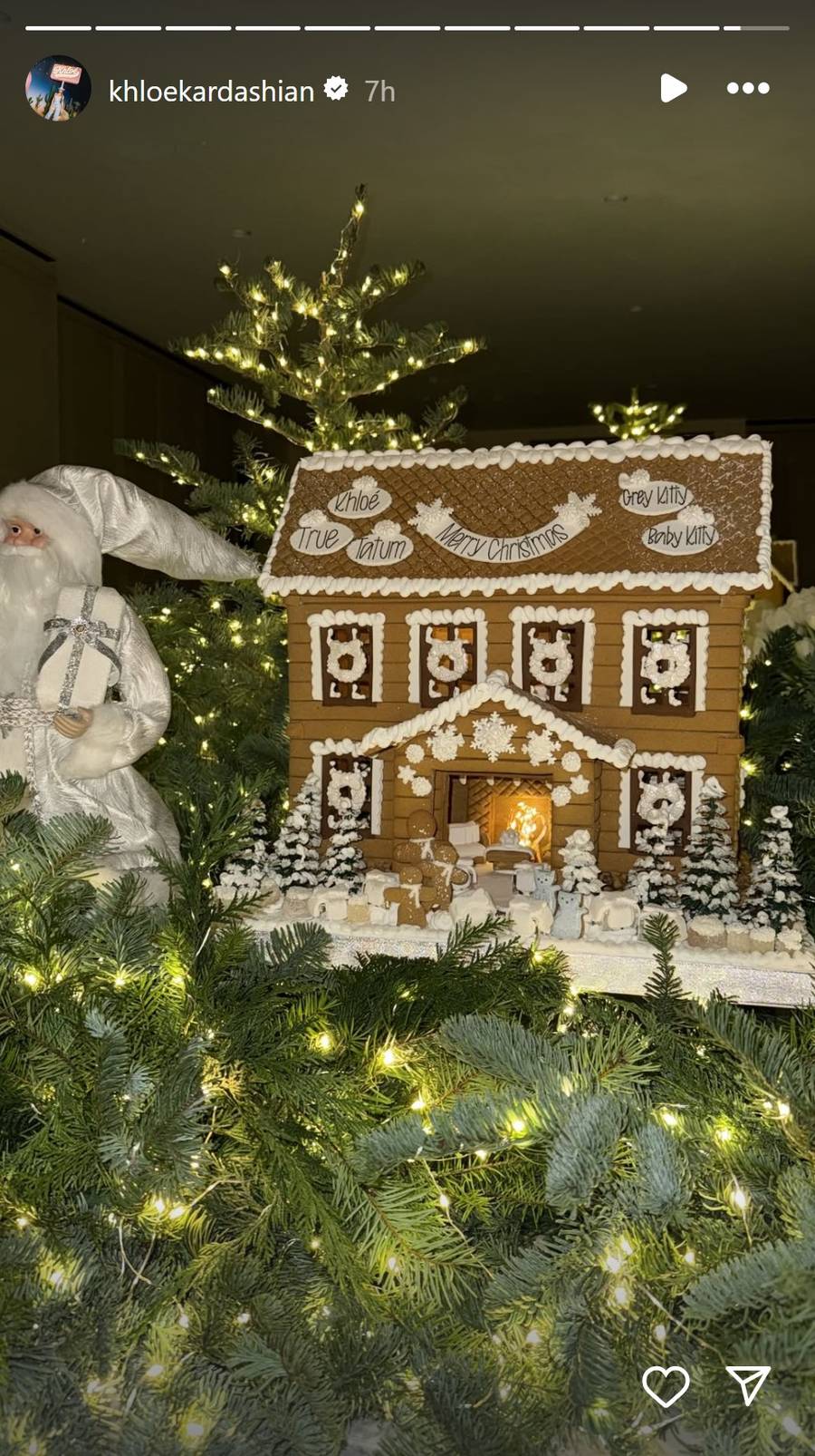 Kardashianki rywalizują o najbardziej olśniewające ozdoby świąteczne. Zobaczcie tylko, jak wyglądają ich domy! (FOTO)