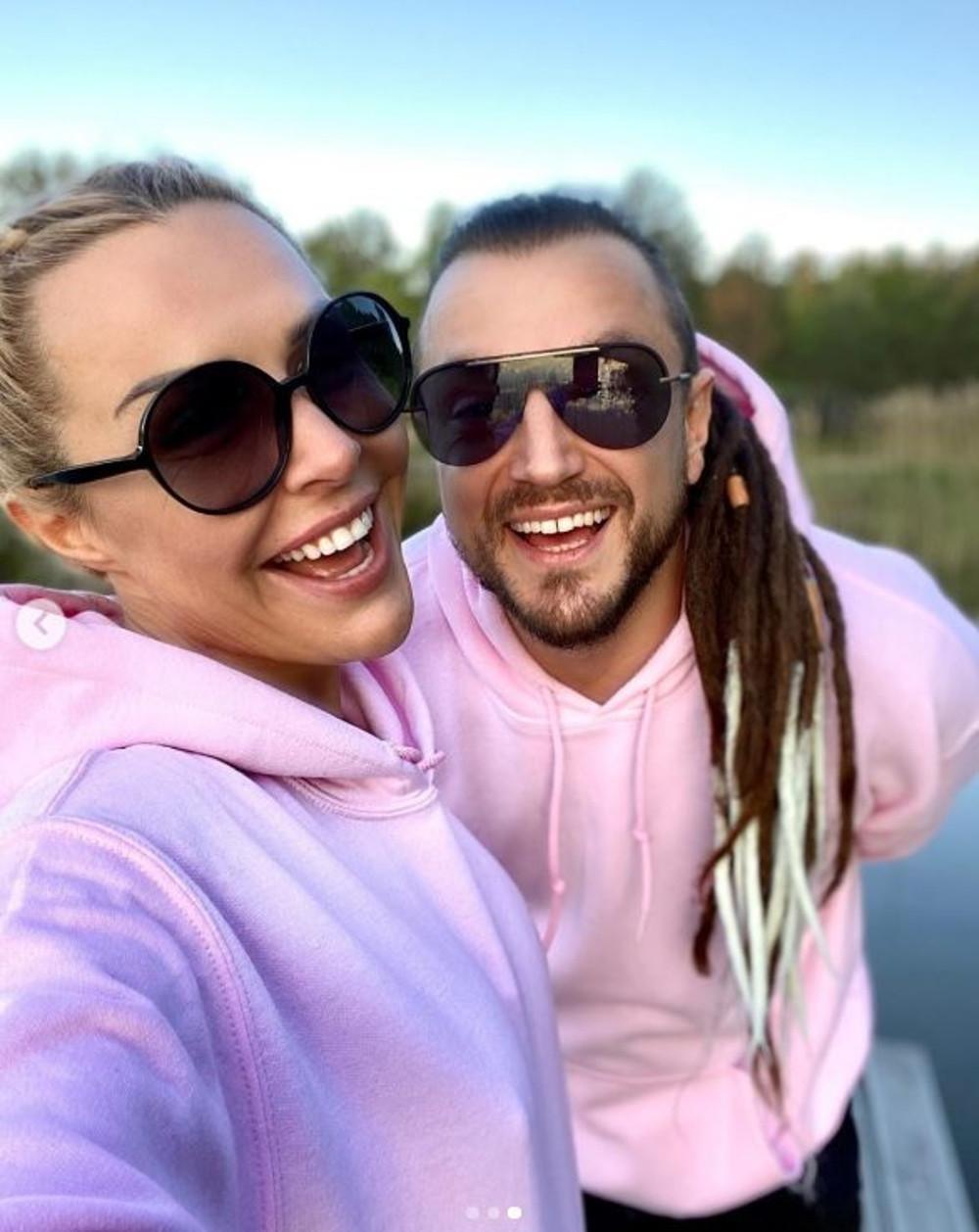 Zakochana para - Blanka Lipińska i Alek Baron.