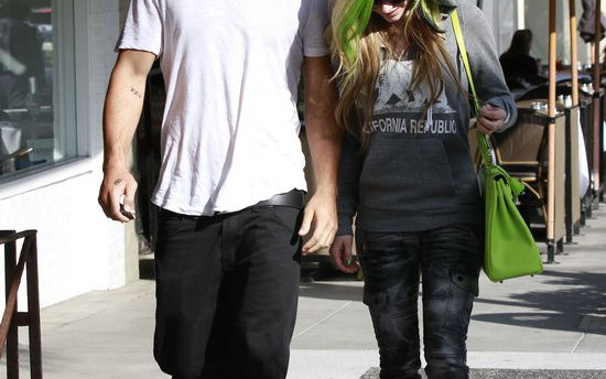 Te gwiazdorskie pary dzieli duża różnica wzrostu!