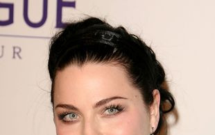 Znana piosenkarka pokazała zdjęcie z porodówki (FOTO)