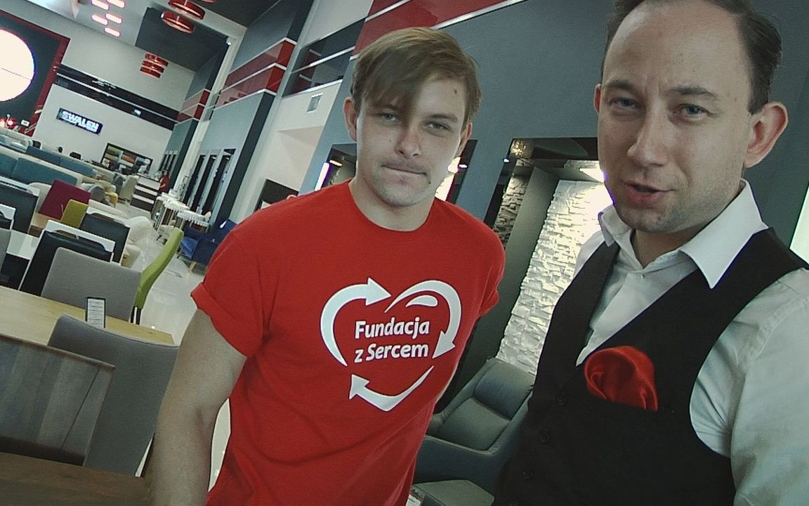 Jarosław Milner i Marek Molak pomagają dzieciakom