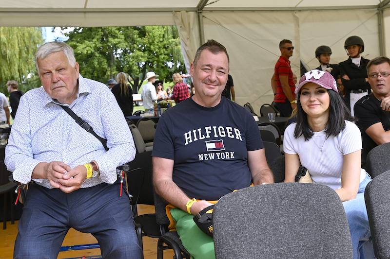 Jeździeckie Mistrzostwa Gwiazd. Daniel Olbrychski z żoną, Sonia Bohosiewicz, Jacek i Maria Rozenek… (FOTO)
