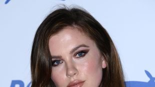 Ireland Baldwin świeci pupą, bo nie zmieściła się w sukienkę