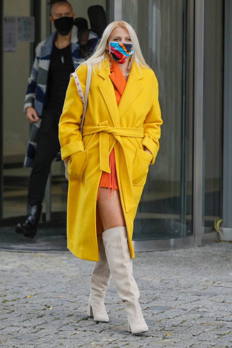 Martyna Wojciechowska świeżo po ślubie, piosenkarka w seksi stylizacji i aktorka w futrze (ZDJĘCIA)