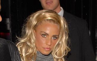 Jordan całuje się z siostrą