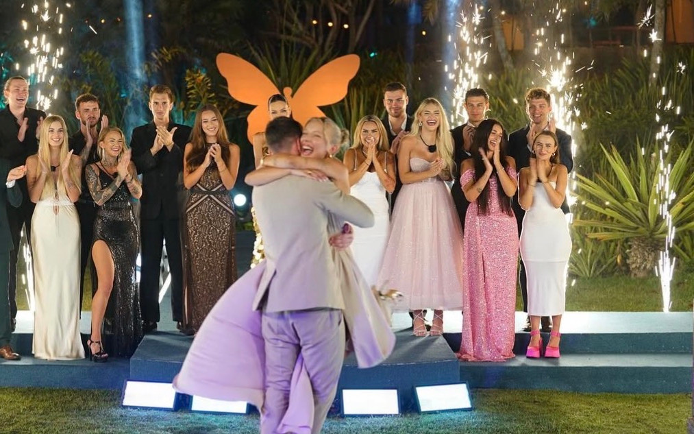 Uczestnik popularnego show dokonał coming outu. Pokazał partnera w romantycznej scenerii