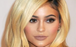 Nie zgadniesz, jaki prezent dostała Kylie Jenner! (VIDEO)