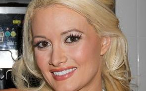 Holly Madison promuje linię cukierkowych naszyjników (FOTO)