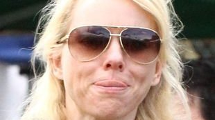 Pokazała paparazzi język i tyłek (FOTO)