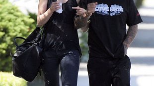 Mena Suvari z niższym chłopakiem (FOTO)