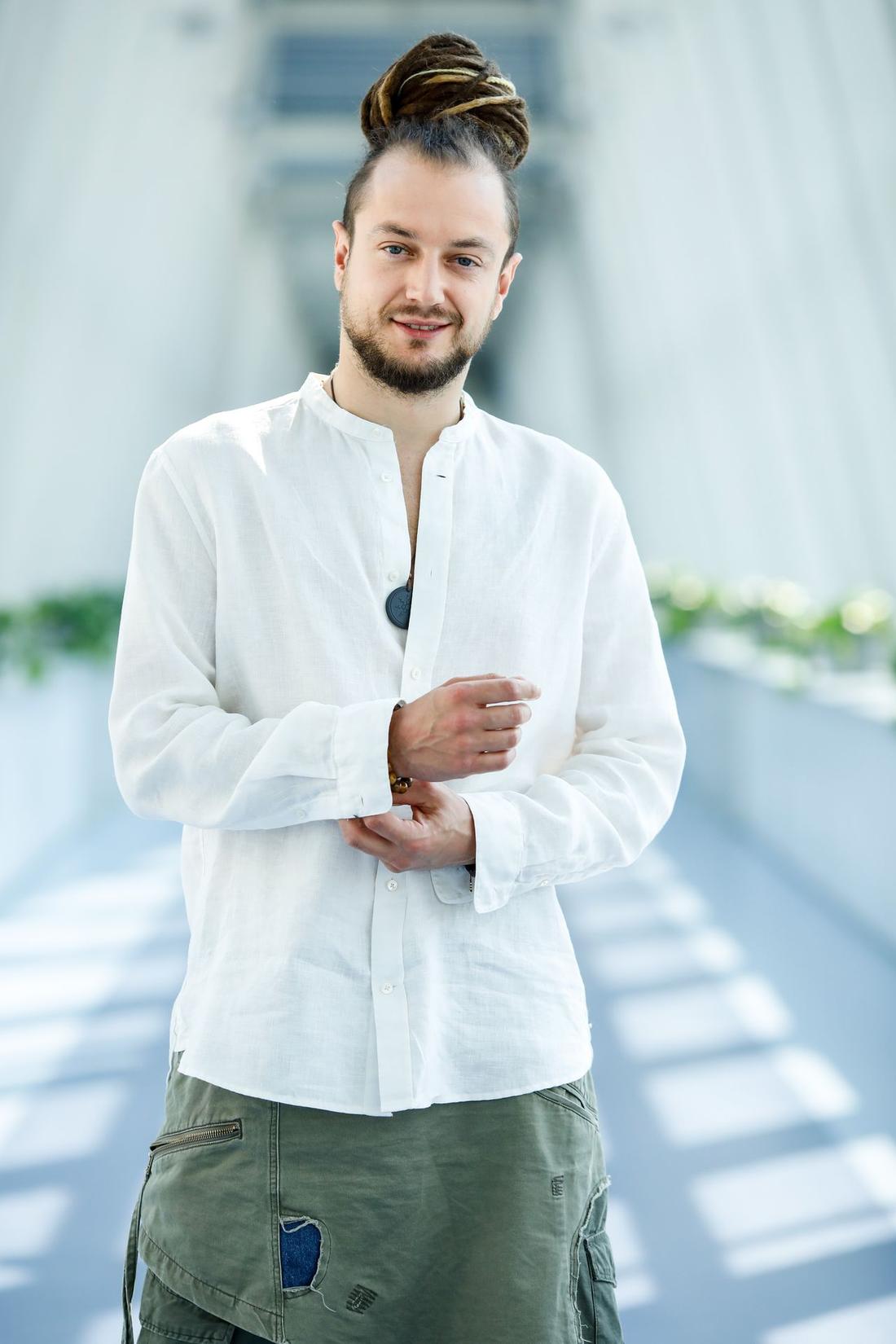 Aleksander Milwiw. line: Krzysztof Kuczyk / Forum