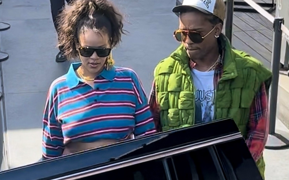 To się nazywa portret rodzinny! Rihanna z synkami i ukochanym