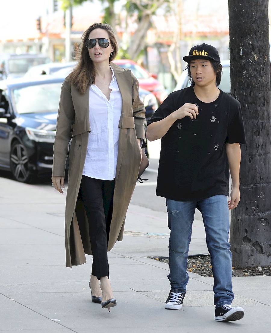 Angelina Jolie na bardzo DROGICH zakupach z Paxem (ZDJĘCIA)