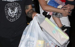 Rodzina Ashlee Simpson na zakupach (FOTO)