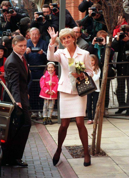 Świat jest w szoku, bo grób księżnej Diany jest PUSTY!